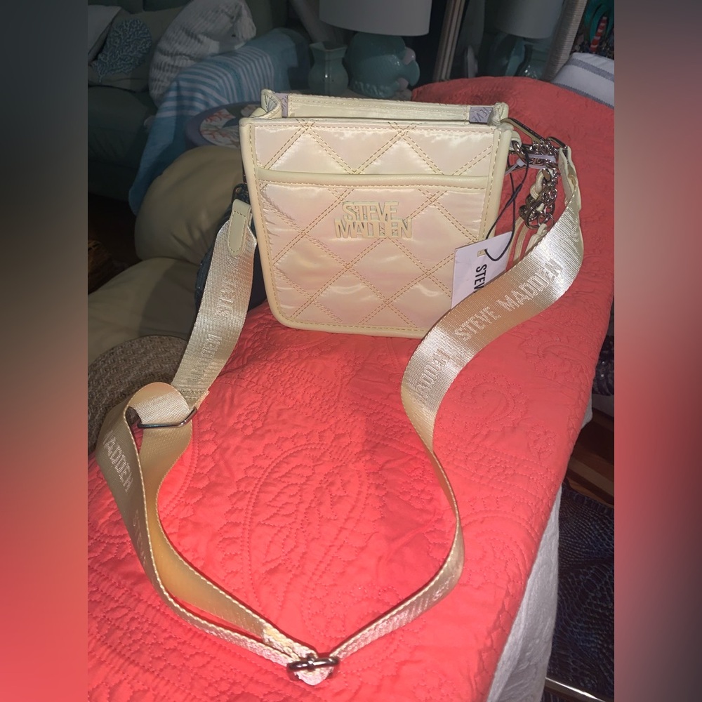 Steve Madden pale pastel yellow crossbody with cute hangtags NWT